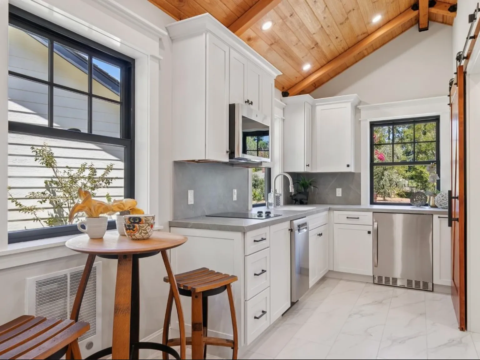 1 bed, 364 sqft, $2,800 — Photo 3