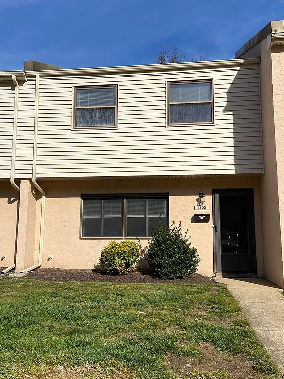 3 bed, 2.5 bath, 1525 sqft, $1,845 — Photo 1