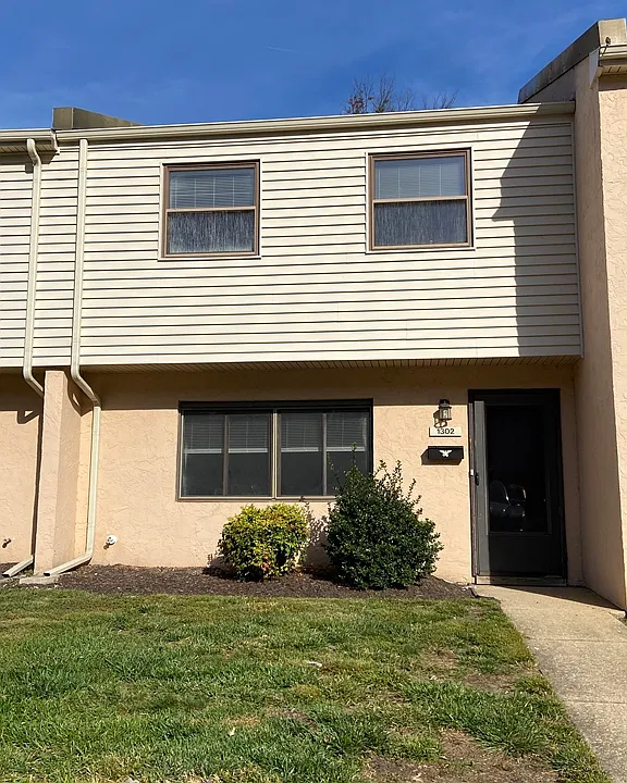 1302 Chelmsford Cir