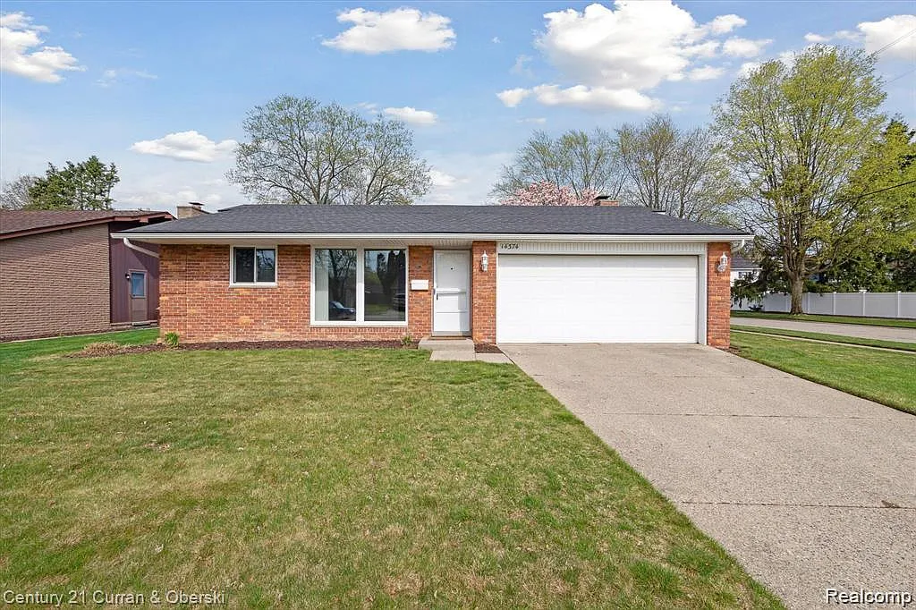 3 bed, 1.5 bath, 1237 sqft, $2,195 — Photo 1