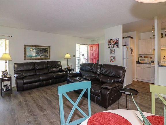 3rd image of 22095 Montrose Ave