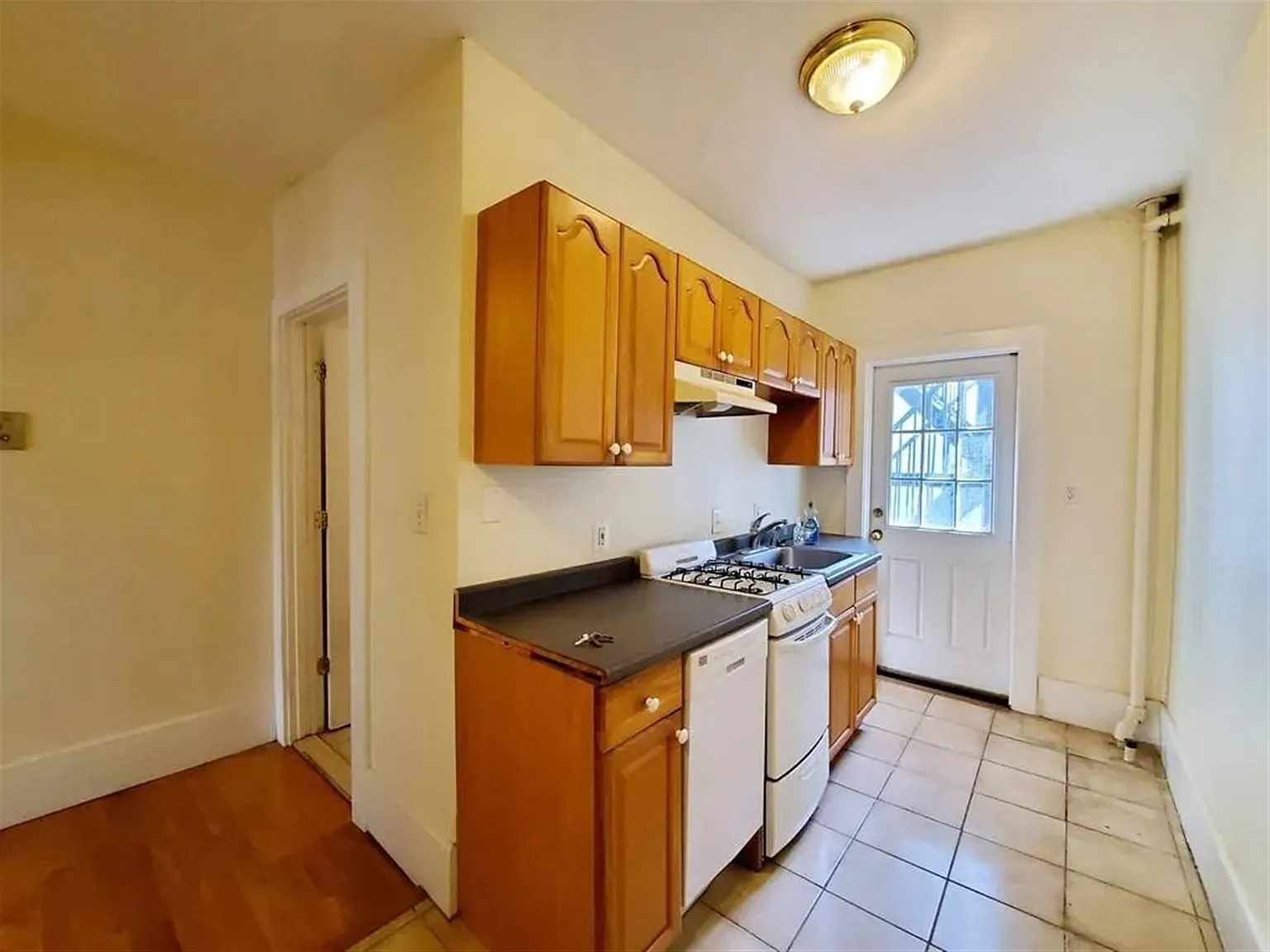 132 Oxford St — Photo 2