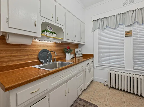 1026 East 2nd Street image 15 of 32