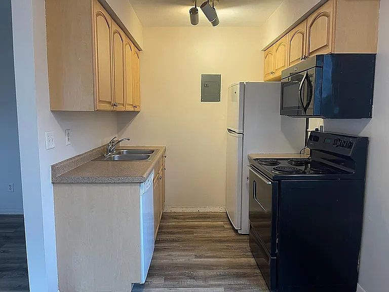 1st image of 722 27th Ave S APT 9