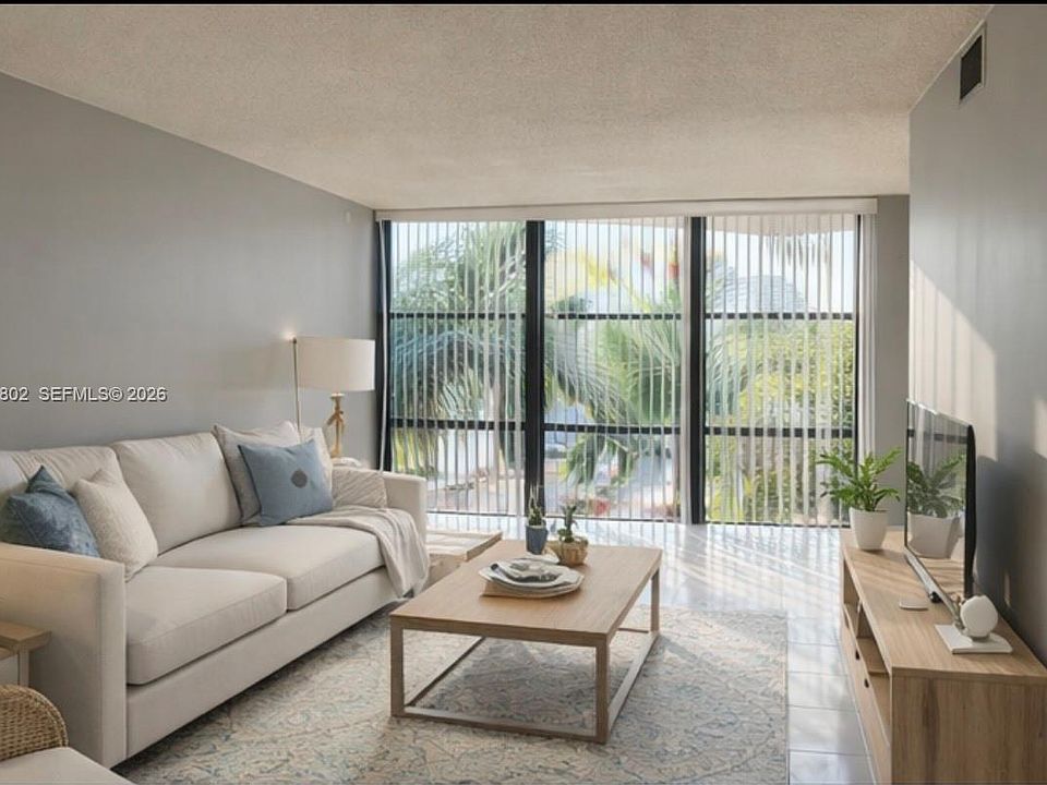 1st image of 800 Parkview Dr APT 303