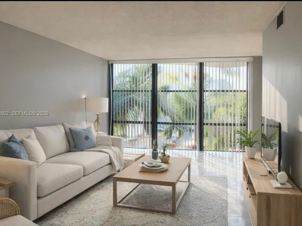 800 Parkview Dr APT 303, Hallandale, FL 33009