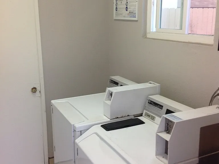 Unit on C St — Photo 10