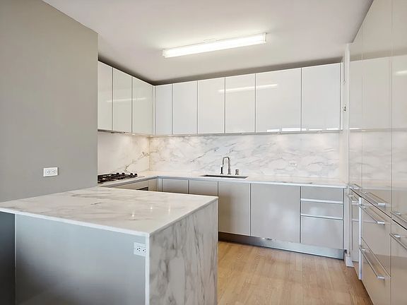 4th image of 322 W 57th St APT 50F