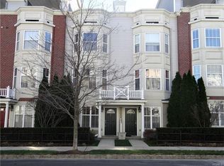 11 Harbor Pointe Dr, Haverstraw, NY