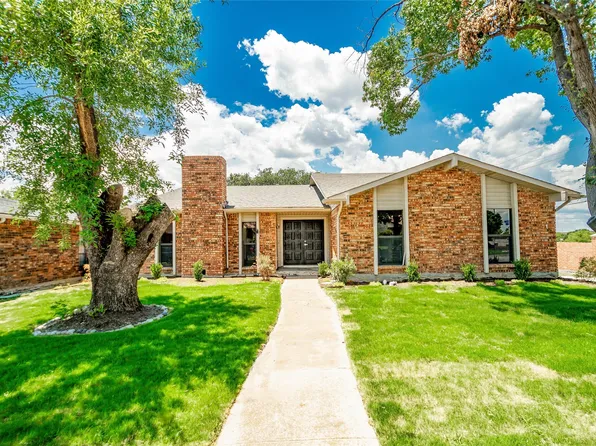 1800 Tree Line Dr, Carrollton, TX 75007