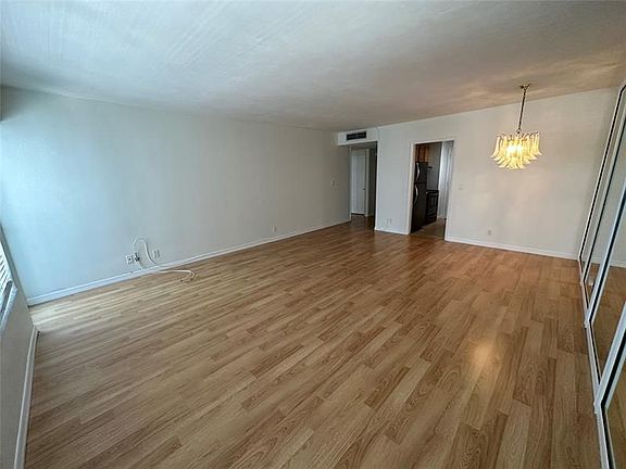 4th image of 3700 Galt Ocean Dr APT 803