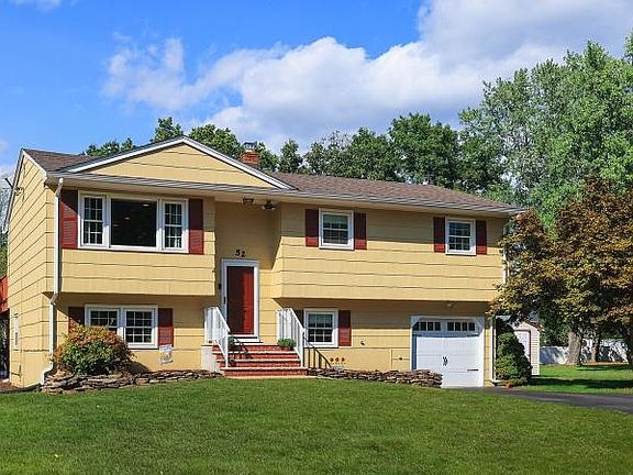 3rd image of 52 Stonewyck Dr