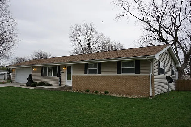 1362 Harmon Dr photo 1