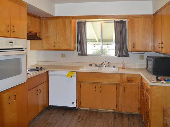 4th image of 582 Loma Vista Dr