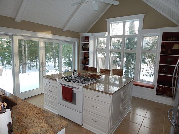4th image of 290 Club Valley Dr