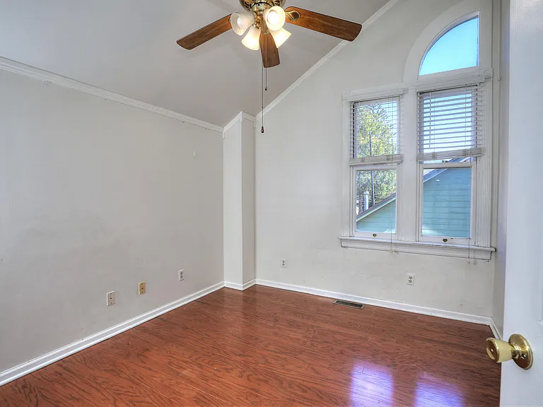1513 De La Vina St #A — Photo 7