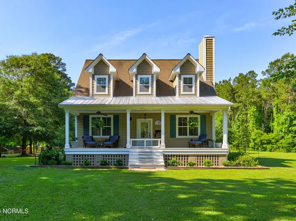 206 Shelter Cove Road, Burgaw, NC 28425