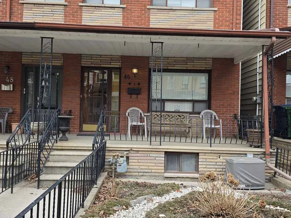 46 Ulster St Floor 2, Toronto, ON M5S 1E3