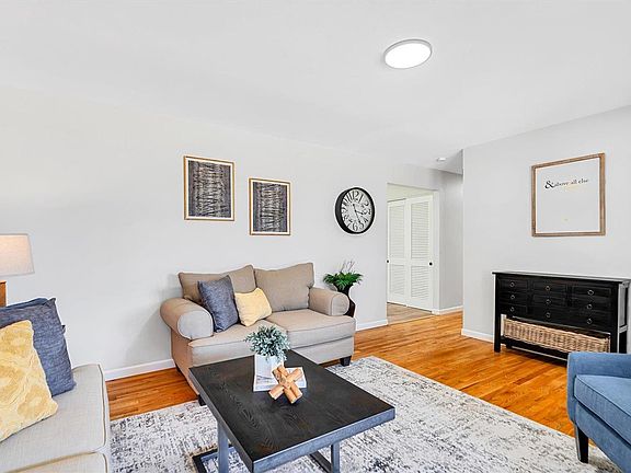 3rd image of 1845 Swallow Ln
