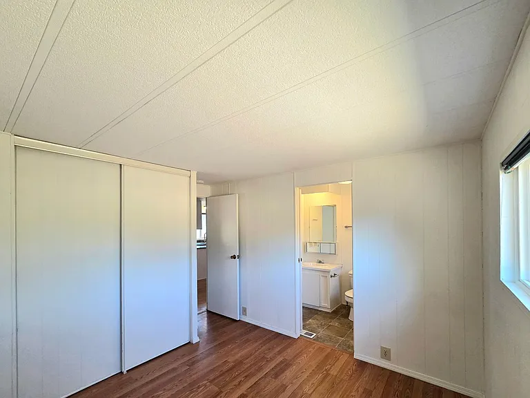 1529 NW Avon Ct — Photo 5