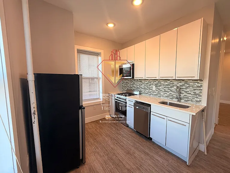 943-945 Pavonia Ave #31A — Photo 2