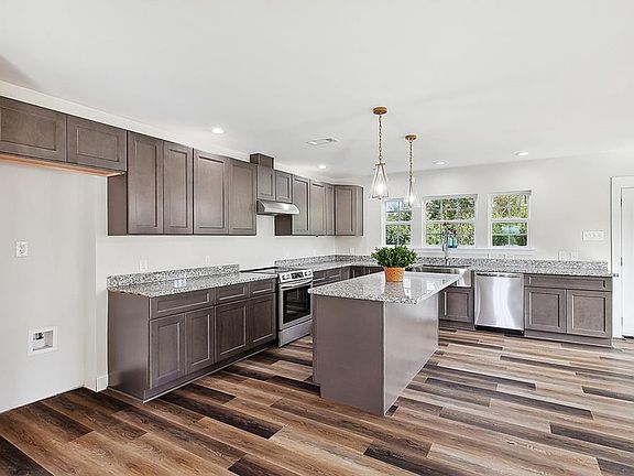5th image of 217 Tregle Ln