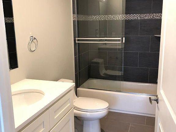 3rd image of 1415 N Franklin St #4