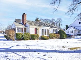 31 Rivercliff Rd, Lowell, MA 01852