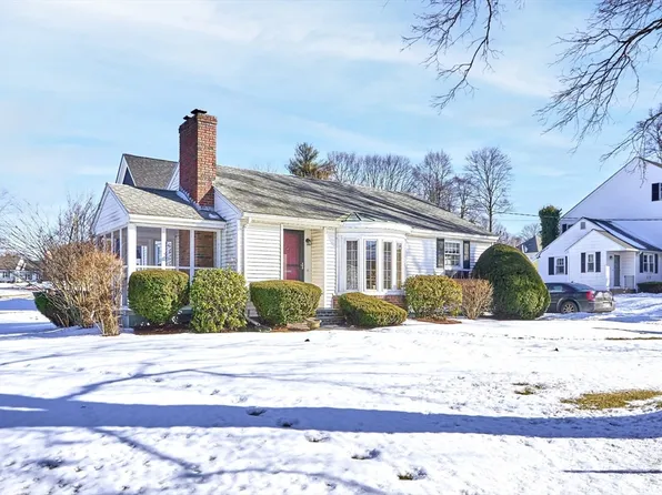 31 Rivercliff Rd, Lowell, MA 01852