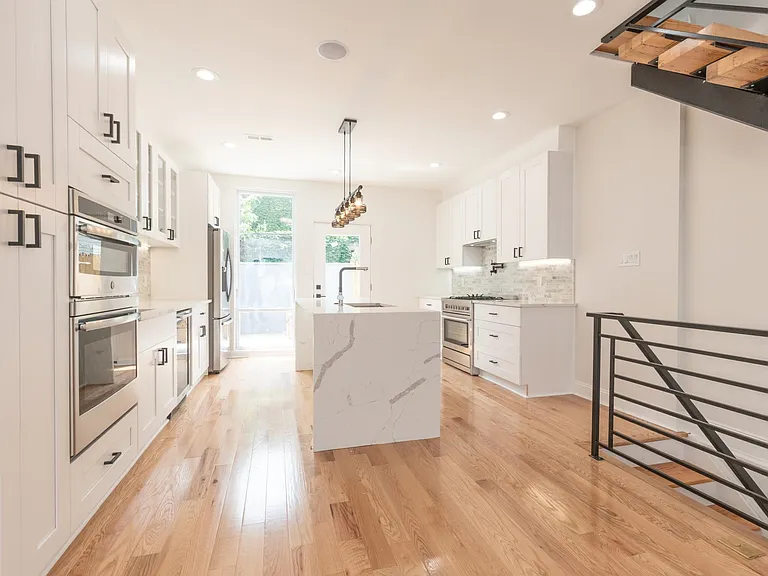 436 Manton St — Photo 1