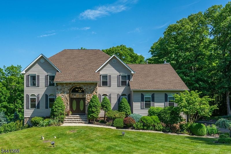 1st image of 11 Stoneridge Ct