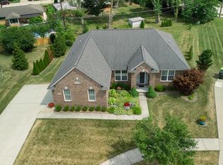 42328 Hickorywood Dr, Sterling Heights, MI 48314