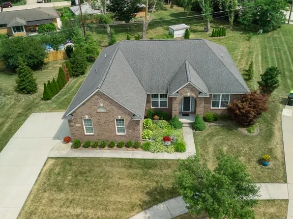 42328 Hickorywood Dr, Sterling Heights, MI 48314