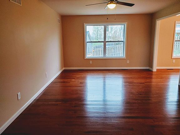 4th image of 124 Oak View Dr
