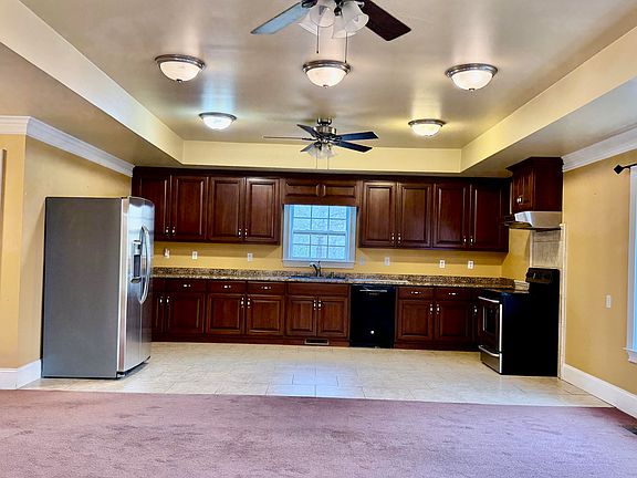3rd image of 386 Oak Grove Rd