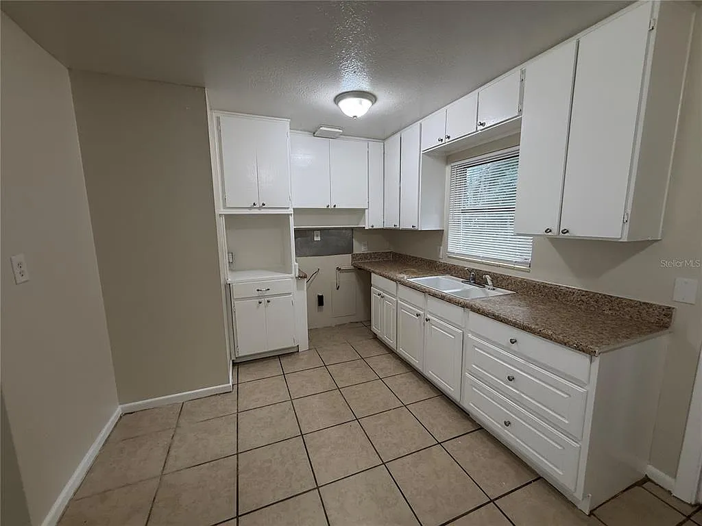 3 bed, 1.5 bath, 958 sqft, $1,459 — Photo 3