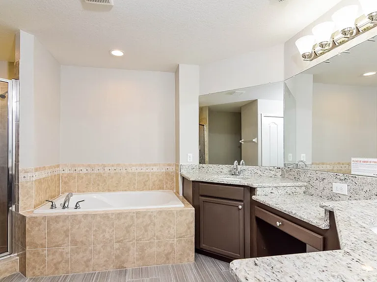 8179 Woodvine Cir — Photo 10