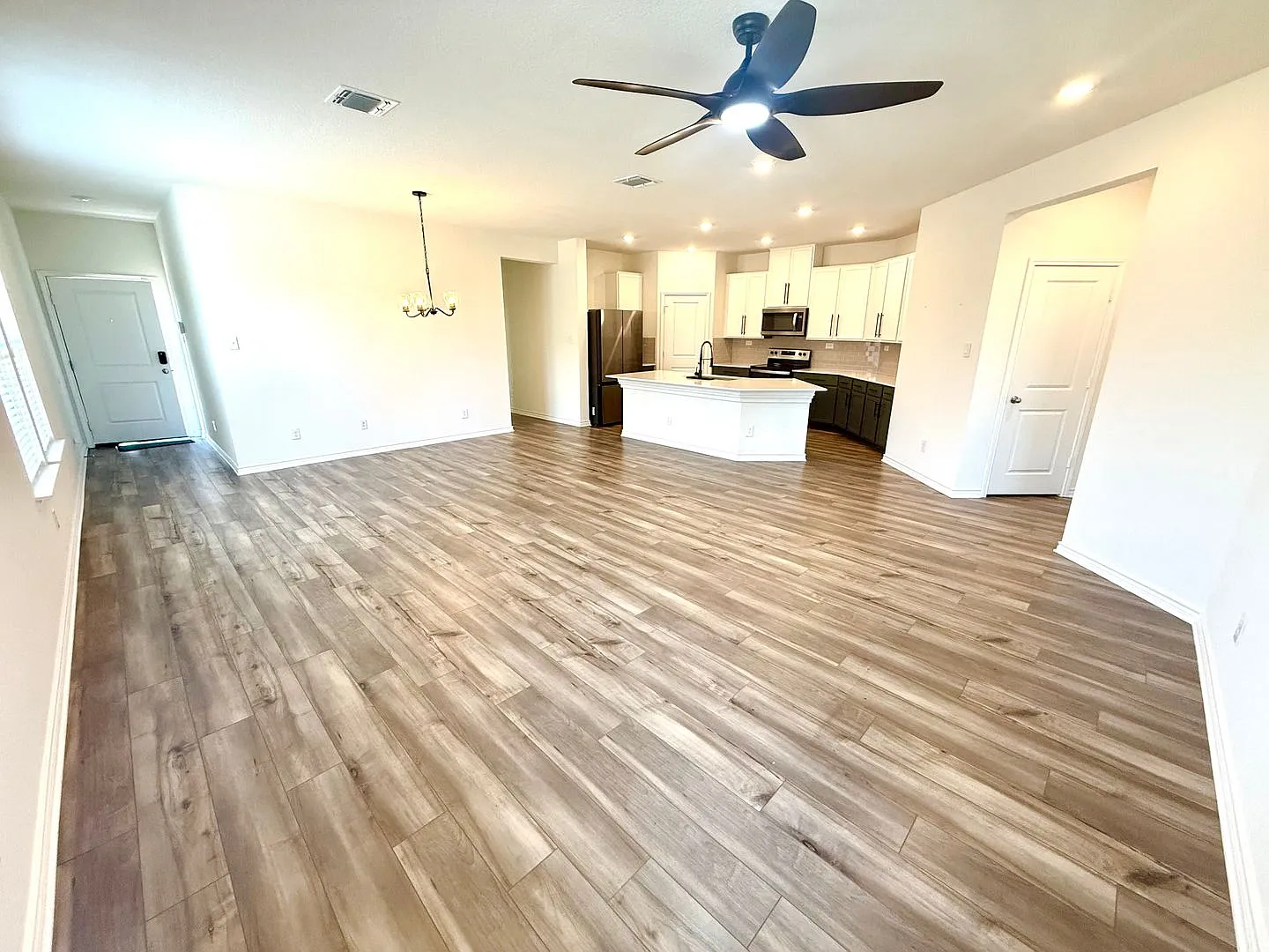 *Move In Special* Kitchen Lovers Dream Tons Of Cabinet Space & Included Appliances! — Photo 3