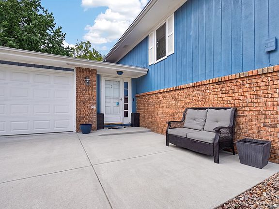 2nd image of 32 Kenfield Cir