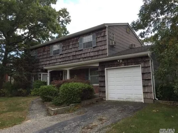 6 Barry Ln, Mount Sinai, NY 11766