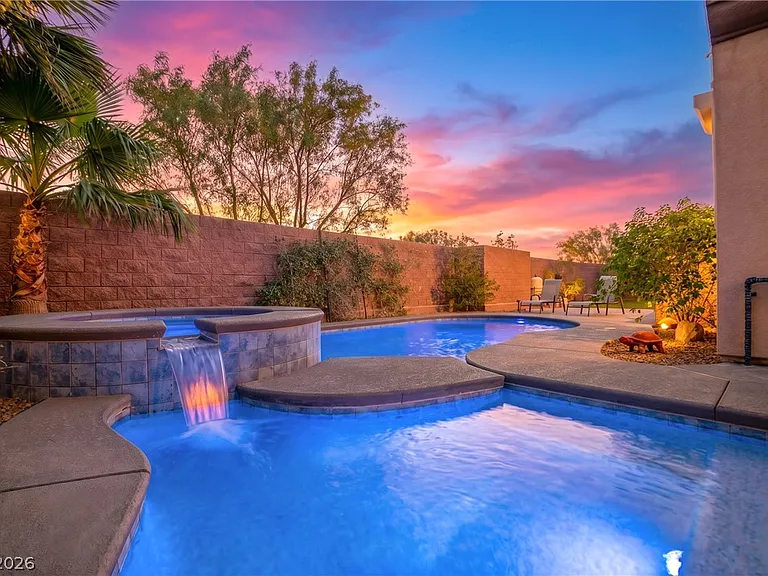 2852 Josephine Dr — Photo 3