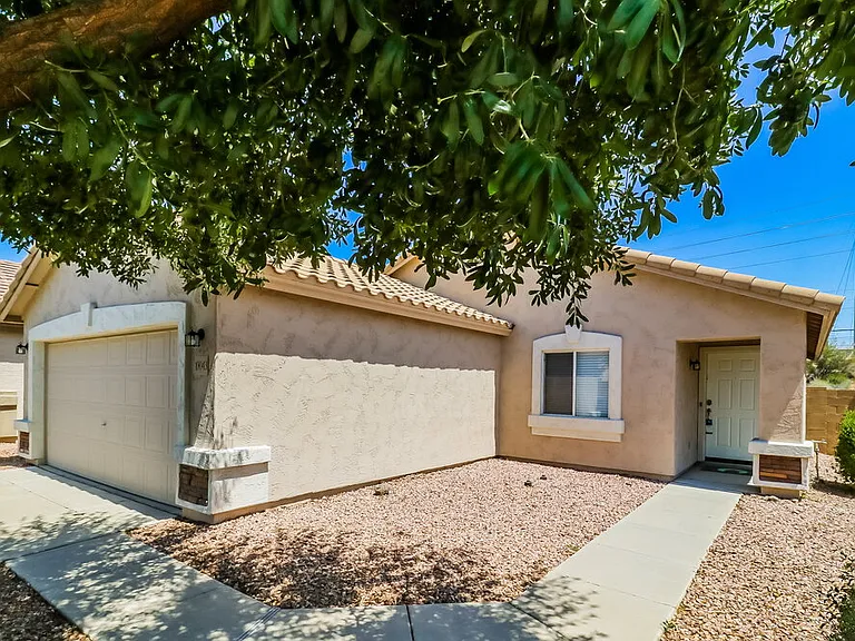 10043 N 115th Dr — Photo 3