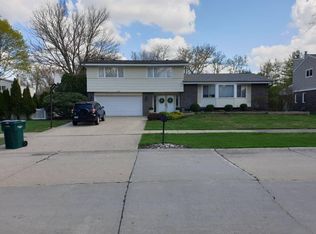 1949 Clover Rd, Northbrook, IL 60062