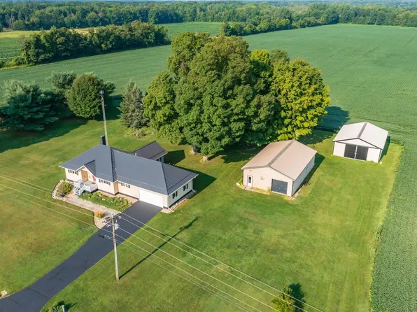 45010 70th St, Hartford, MI 49057