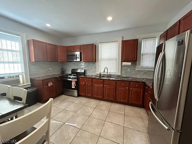 142 Mapes Ave #1-floor 1 — Photo 7