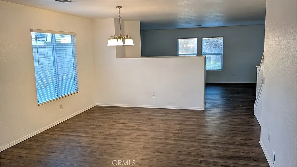 5 bed, 2685 sqft, $3,700 — Photo 2