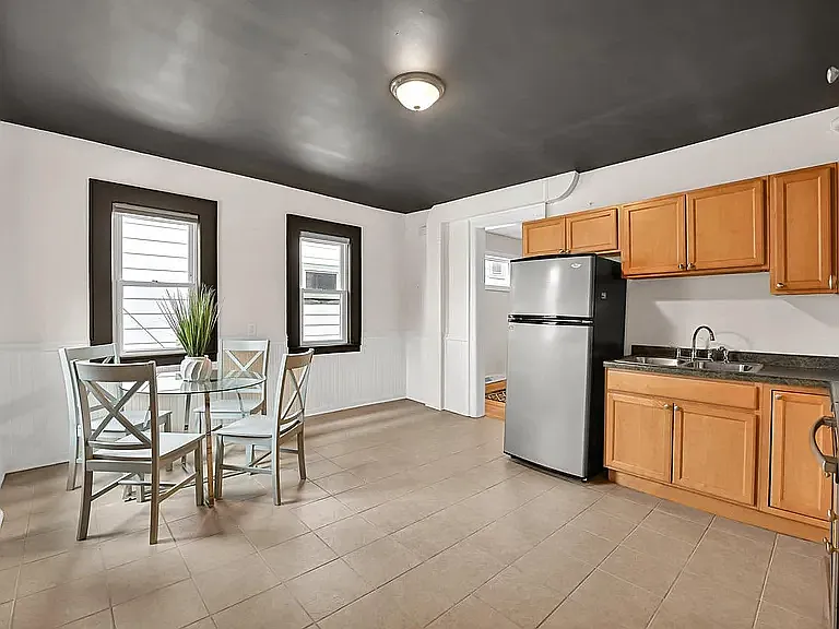 2812 N Pierce St — Photo 4