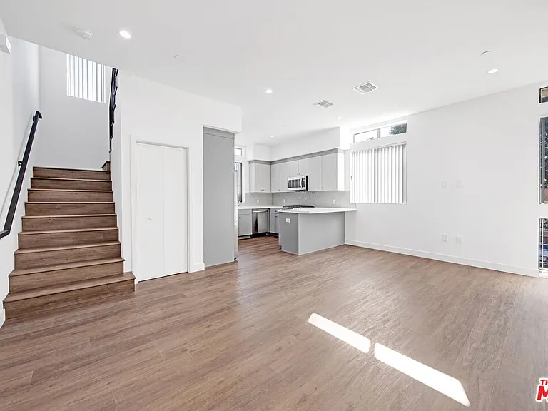 1458 Butler Ave — Photo 16
