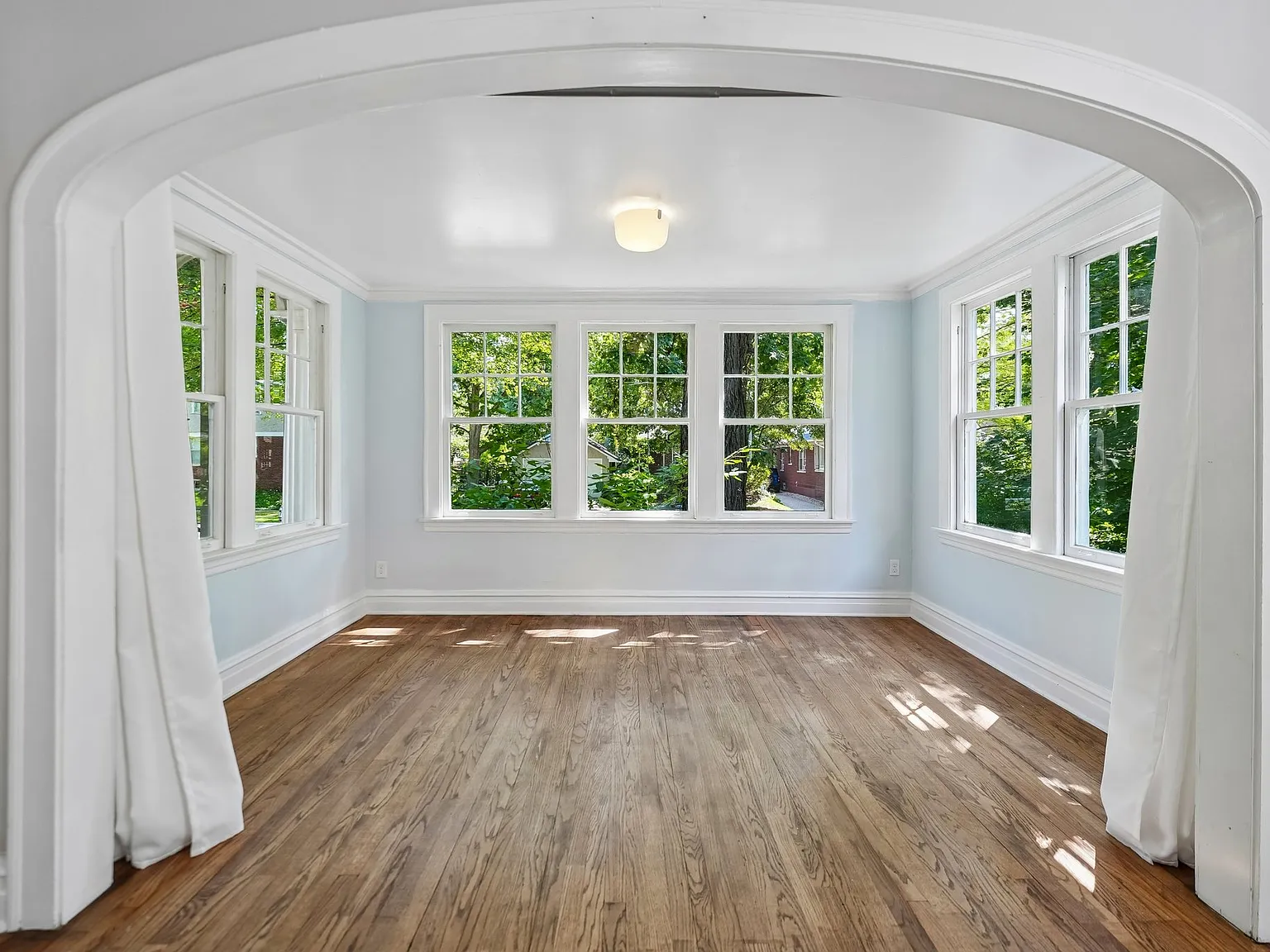 5 bed, 4.5 bath, 2942 sqft, $6,000 — Photo 1