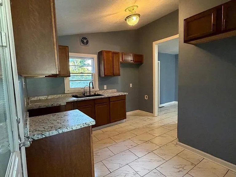 4912 Delaware Dr — Photo 5